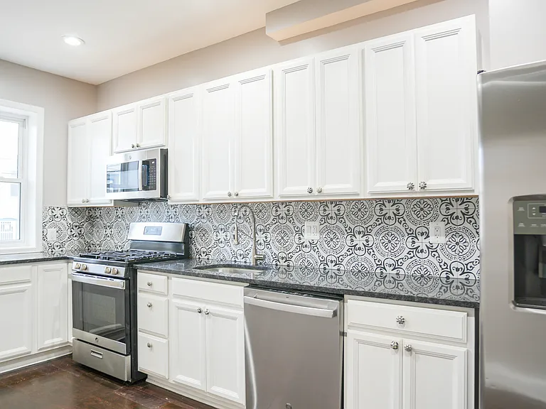 1733 E Oliver St — Photo 3