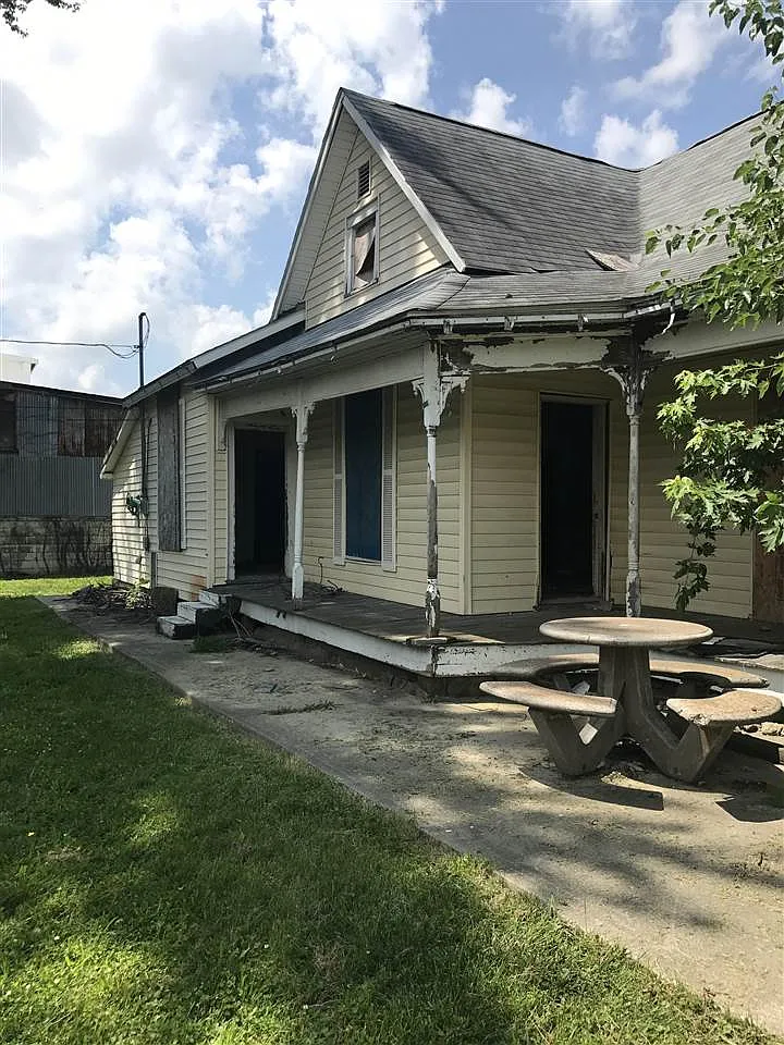 303 E Broadway St photo 1