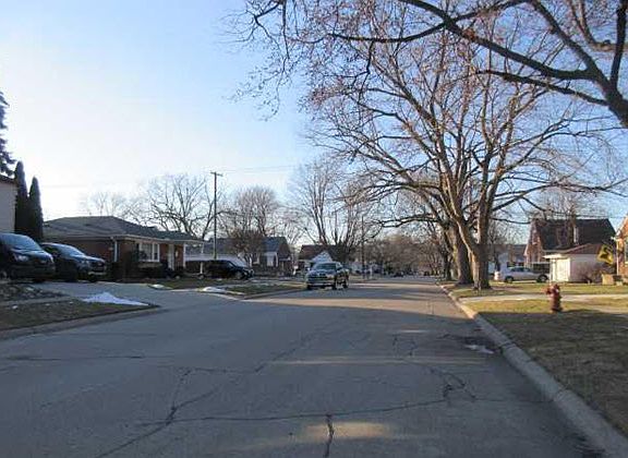 5th image of 15446 Belmont Ave