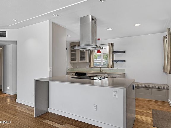 3rd image of 308 W TOWNLEY Avenue