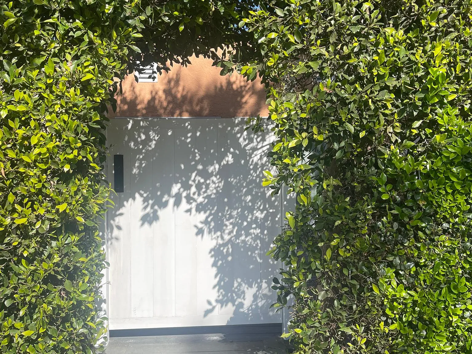 1142 S La Peer Dr — Photo 3