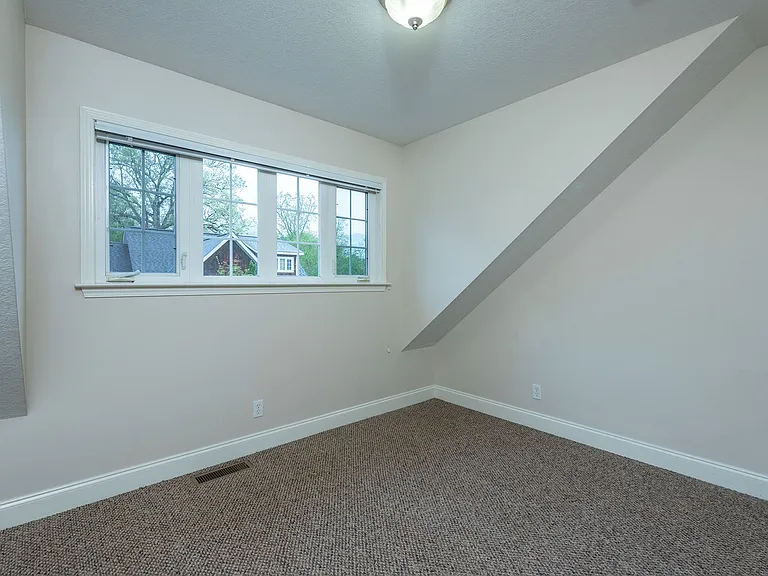 3 Teresa Way — Photo 33