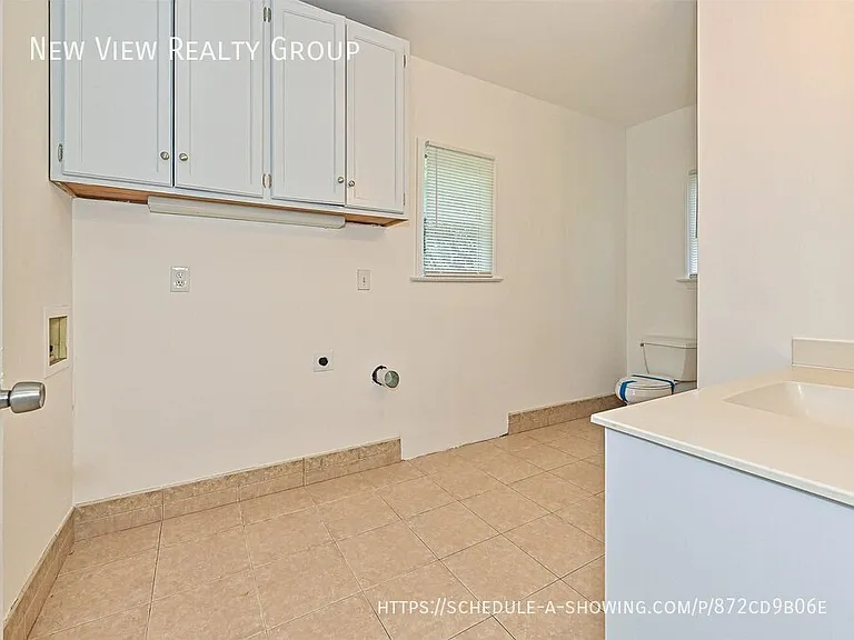 610 N Pear St — Photo 13
