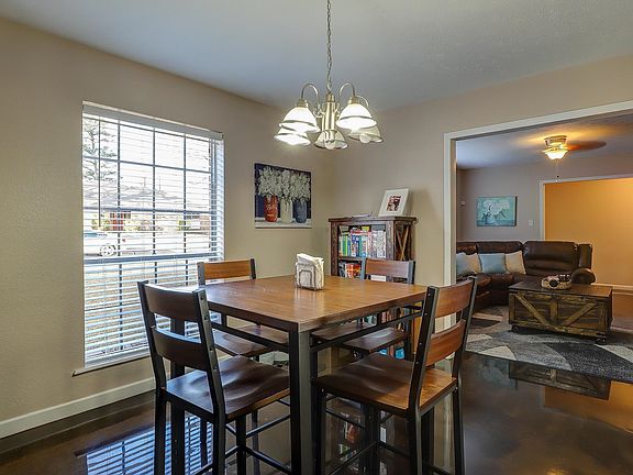 5th image of 6 Woodcliff Dr