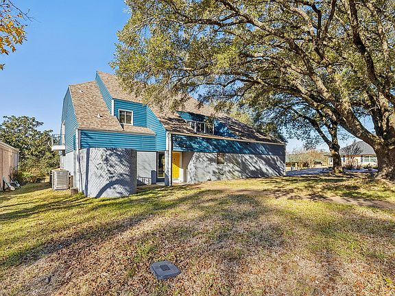 3rd image of 1202 Green Briar Dr