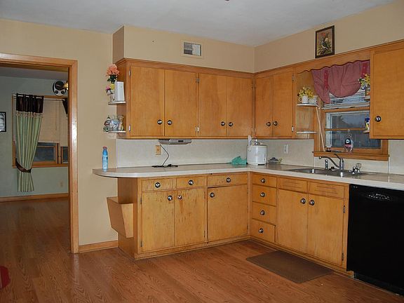 4th image of 214 W 11th Ave