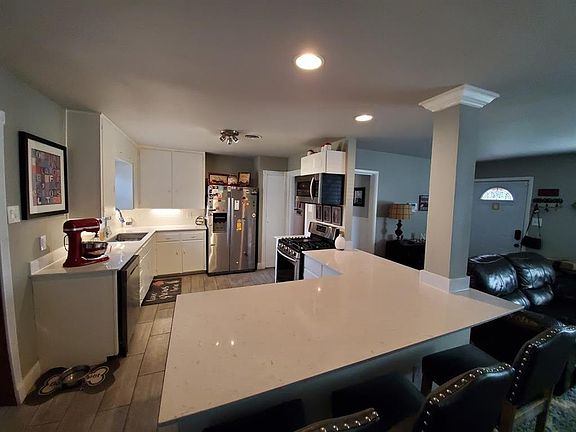 2nd image of 5125 Mallory Dr
