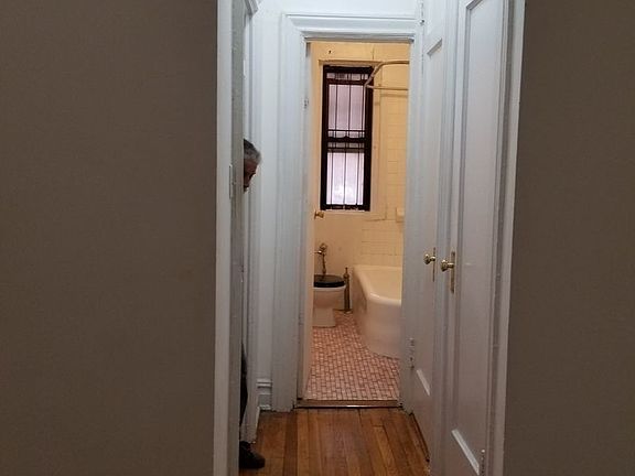 4th image of 11 Midwood St APT B9