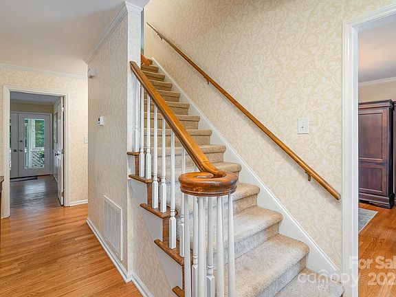 4th image of 5633 Ivygate Ln
