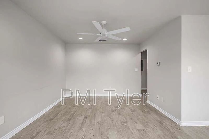 2 bed, 1.0 bath, 900 sqft, $975 — Photo 3