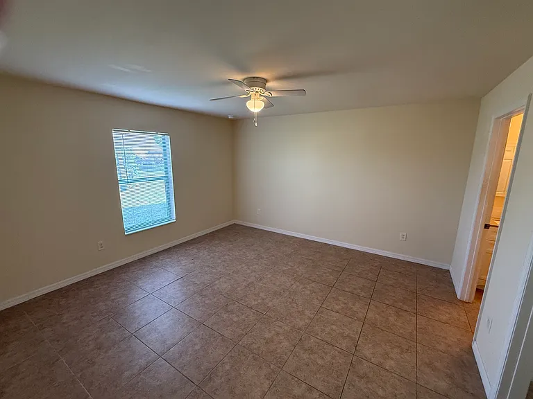 4131 SW 8th Pl #4131 — Photo 9