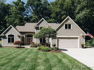17621 Duneside Dr, Grand Haven, MI 49417