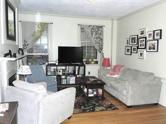 Pan O Living Room