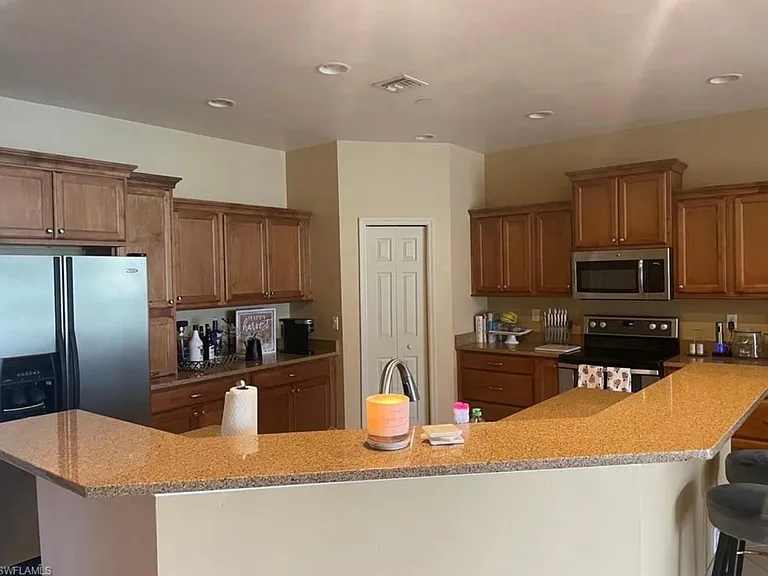 627 SW 47th Ter #627 — Photo 6