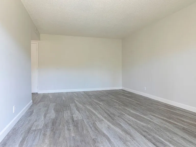 Solaris Apartments — Photo 28
