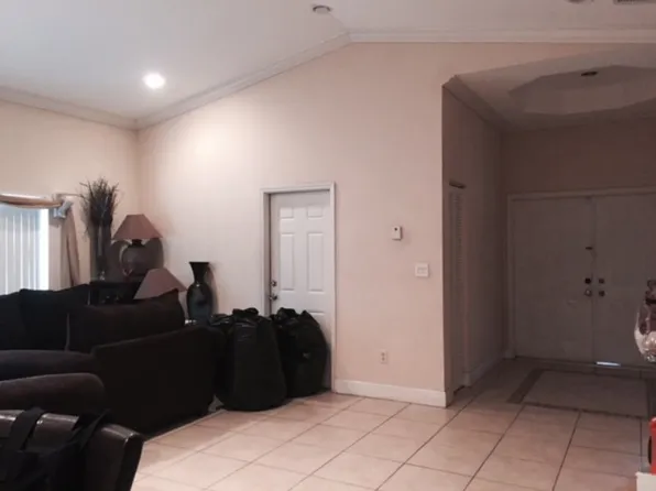 2722 NW 7th St, Pompano Beach, FL 33069