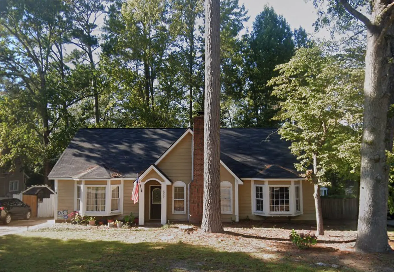 Immediate Move-In! Spacious 3 BR Home in a Great Location — Photo 2