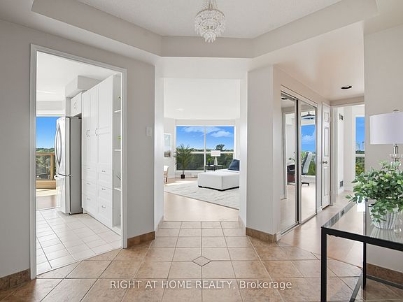 4th image of 2155 Burnhamthorpe Rd W #909