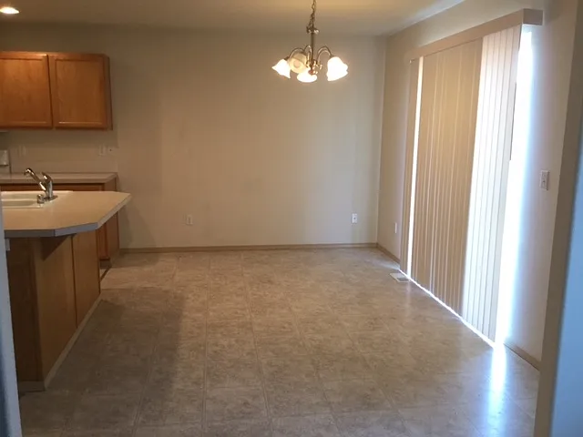 3 bed, 2.5 bath, 1600 sqft, $2,660 — Photo 4