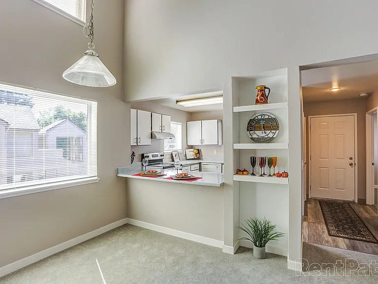 Lexington Apartments — Photo 2