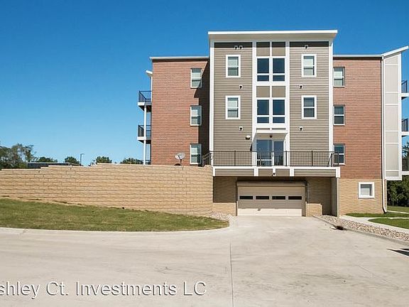 5th image of 405 Ashley Ct Unit 204
