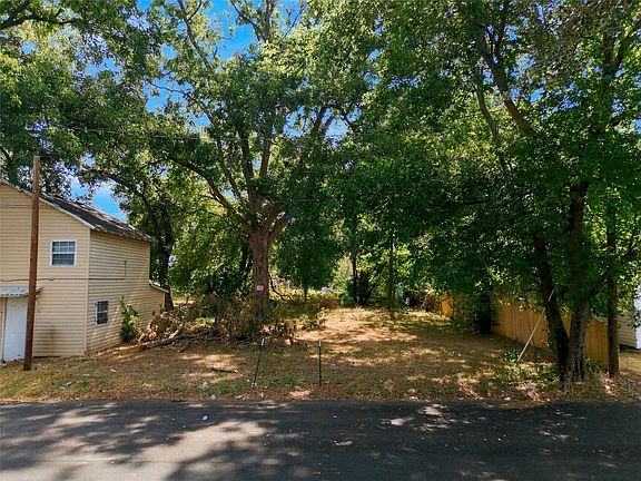 2nd image of 805 McKeen St