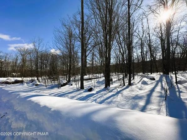Noah Ct #13, Canadensis, PA 18325