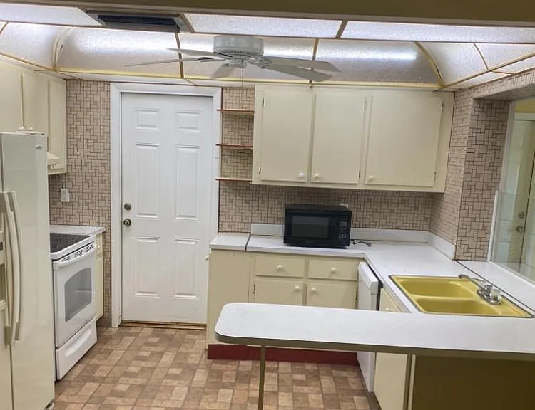 7195 NW 9th Ct — Photo 12