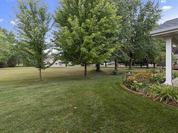 LUSH PLANTINGS   GREEN SPACE