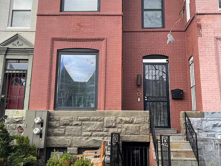 40 Q St NE #A — Photo 2
