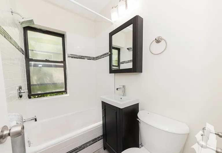 2129 N Dayton St #203 — Photo 5