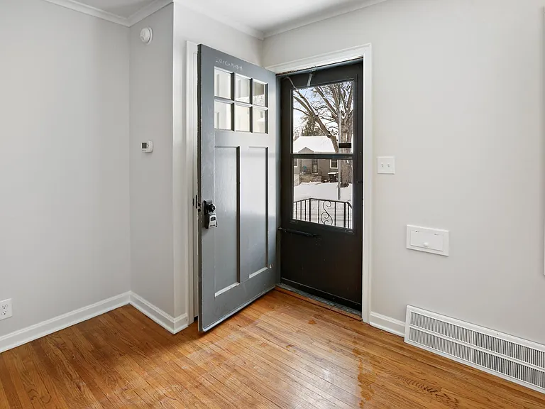 5403 William St — Photo 9