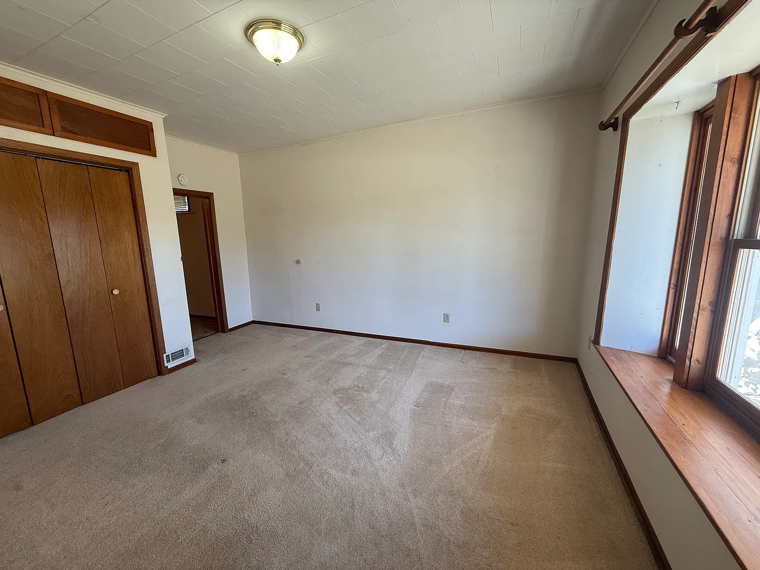 3 bed, $1,100 — Photo 4