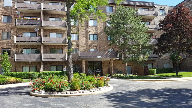 720 Wellington Ave Unit 108 photo 1