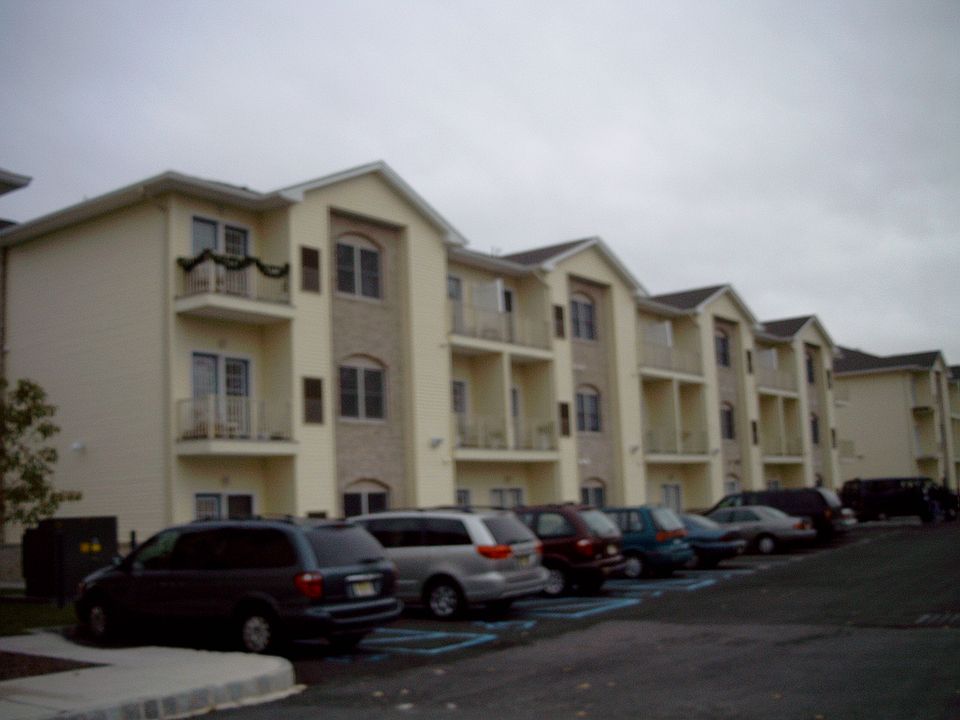2nd image of 520 Victor St Unit 21