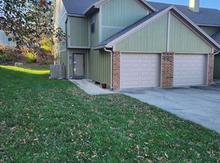 249 SW Pinetree Ln, Lees Summit, MO 64063