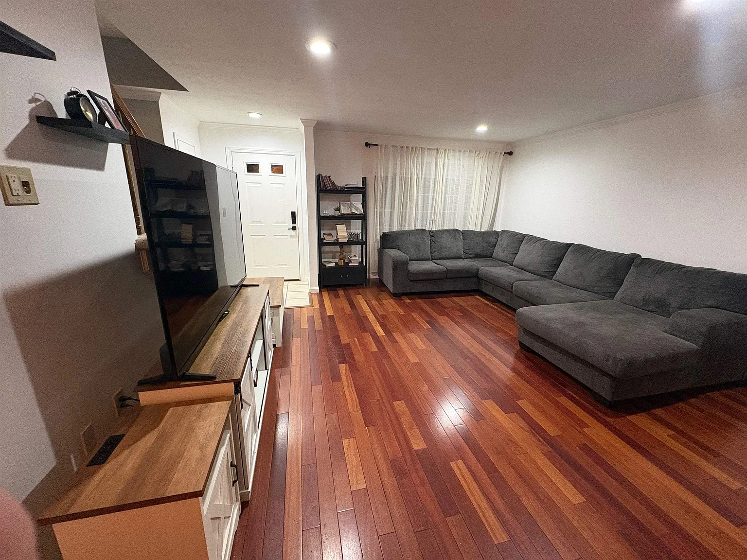2 bed, 2.5 bath, 1807 sqft, $3,000 — Photo 2
