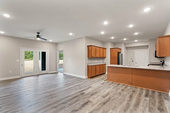 Adelyn Apartments — Photo 4