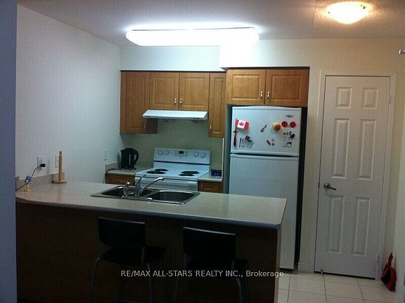 3rd image of 35 Hollywood Ave #210