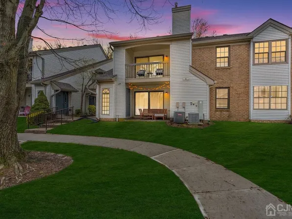 2009 Bayhead Dr, Parlin, NJ 08859