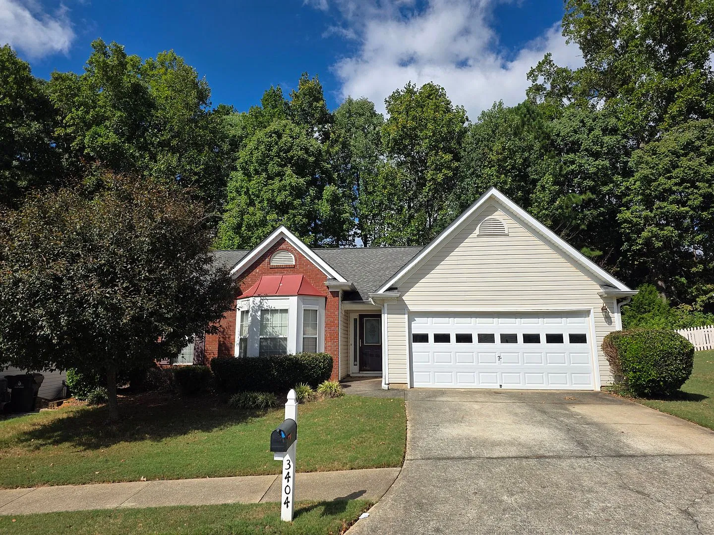 Rare 3 bed 2 bath ranch located in Kennesaw — Photo 1