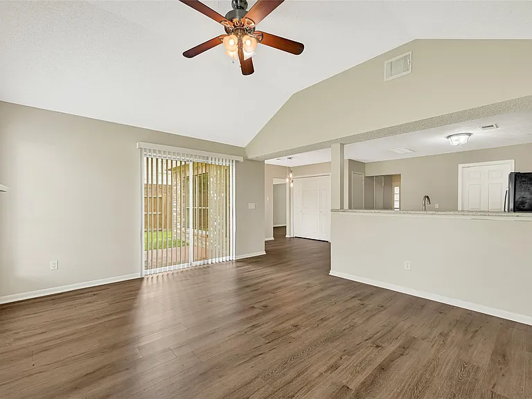4010 Spring Garden Dr — Photo 9