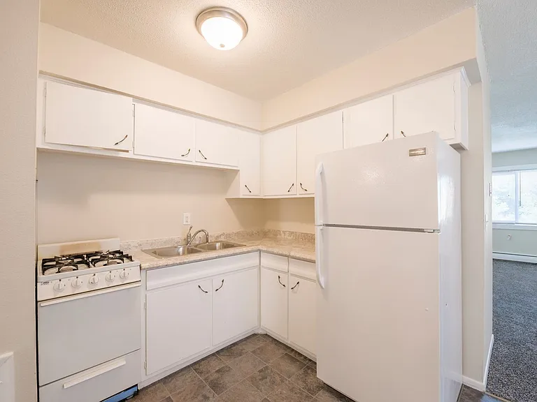 3040 Pleasant Ave — Photo 4