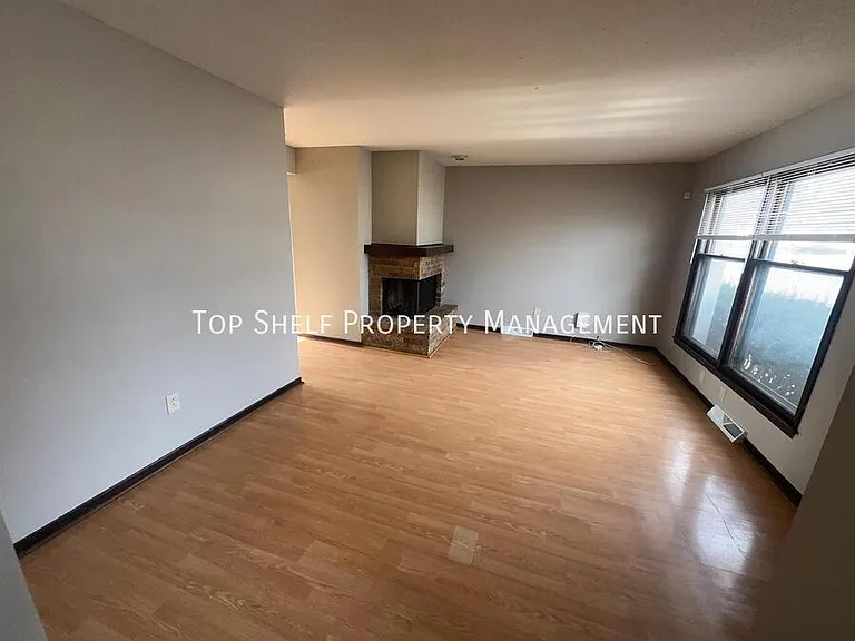 6402 Lincoln Ave — Photo 2