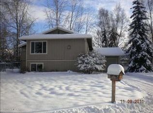 2945 Donington Dr, Anchorage, AK 99504