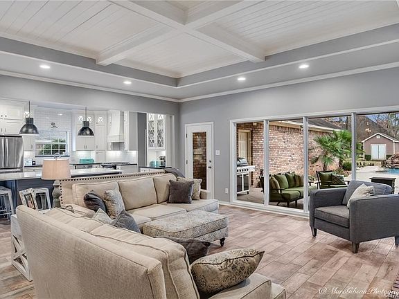 5th image of 4947 Old Oak Dr