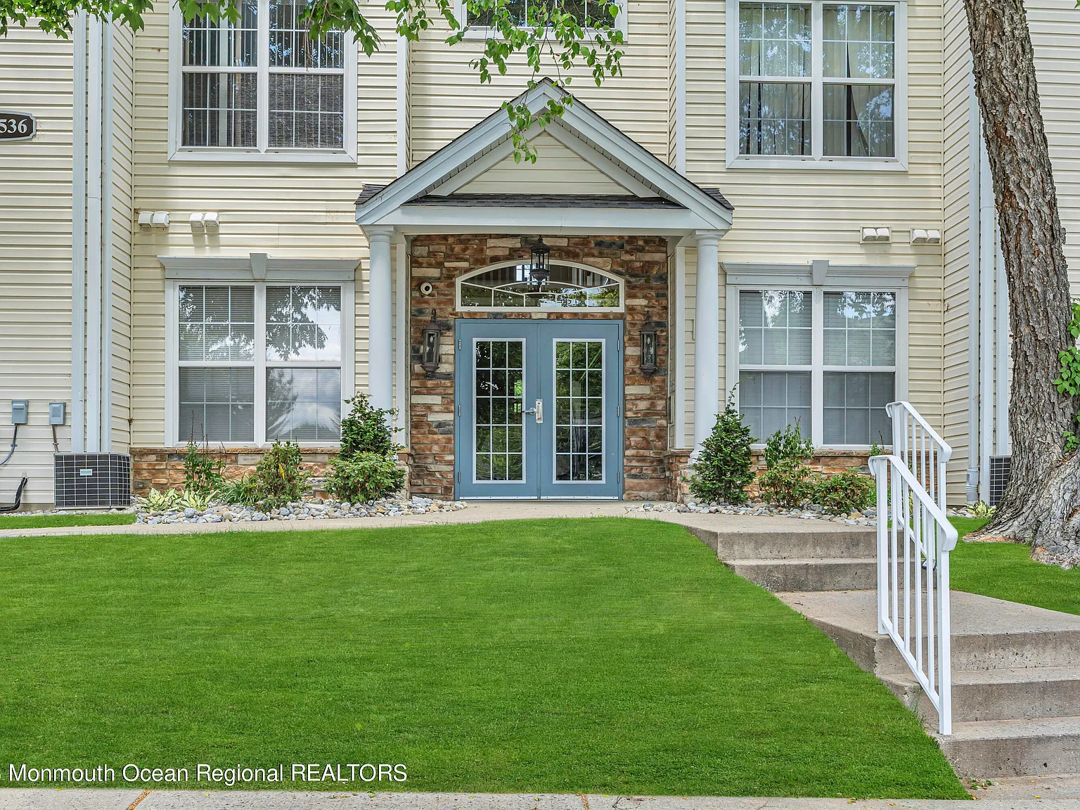 2 bed, 2.0 bath, 1592 sqft, $3,000 — Photo 4