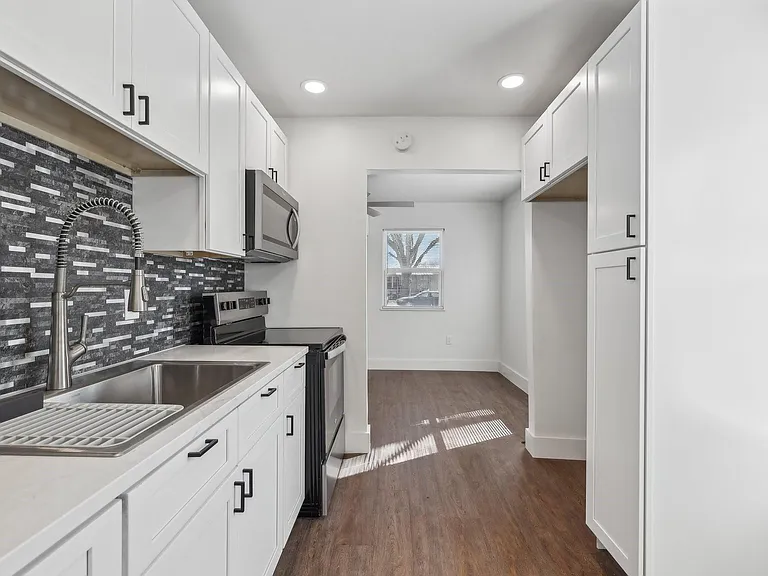 304 Harris St — Photo 17