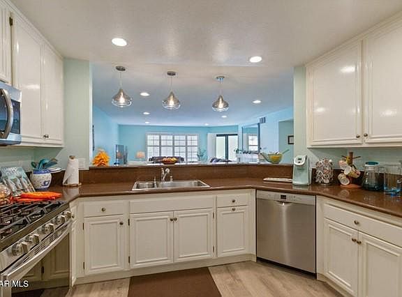 5th image of 726 Island View Cir