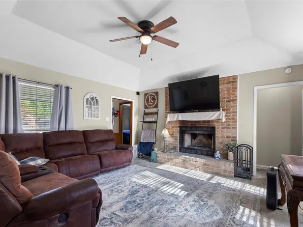 746 S Valentine Dr, Sherman, TX 75090